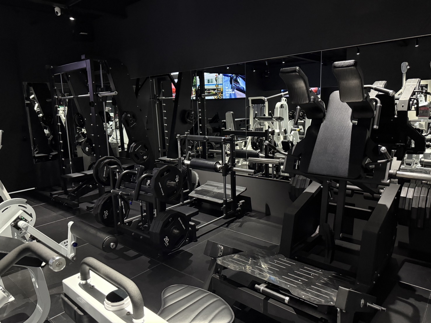 【新潟市】筋トレ好きが選ぶ「本格派マシンジム」GEEKFIT.MEIKEとは？