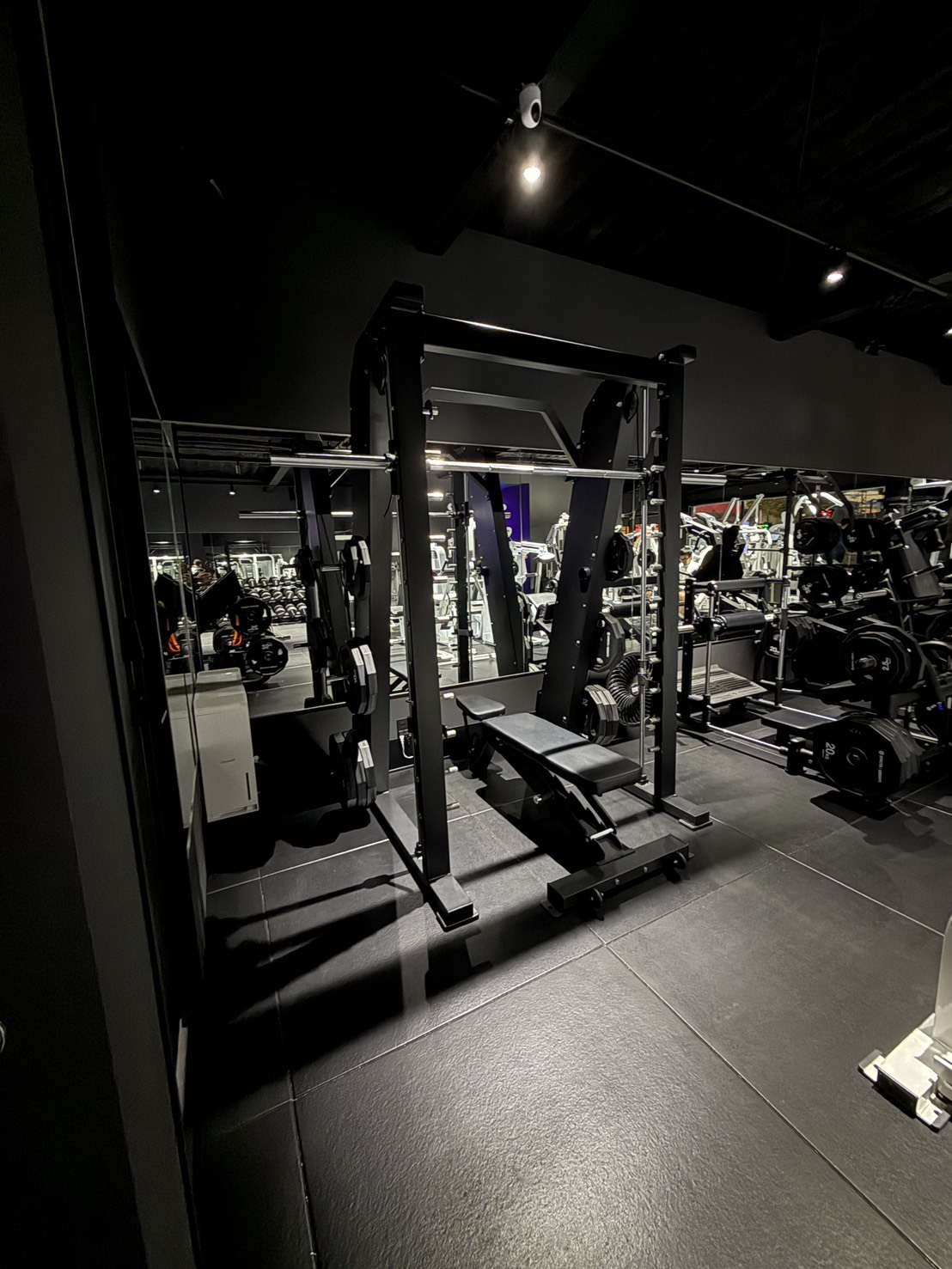 スミスマシンの魅力と活用法｜新潟市中央区女池の24時間ジム GEEKFIT. MEIKE