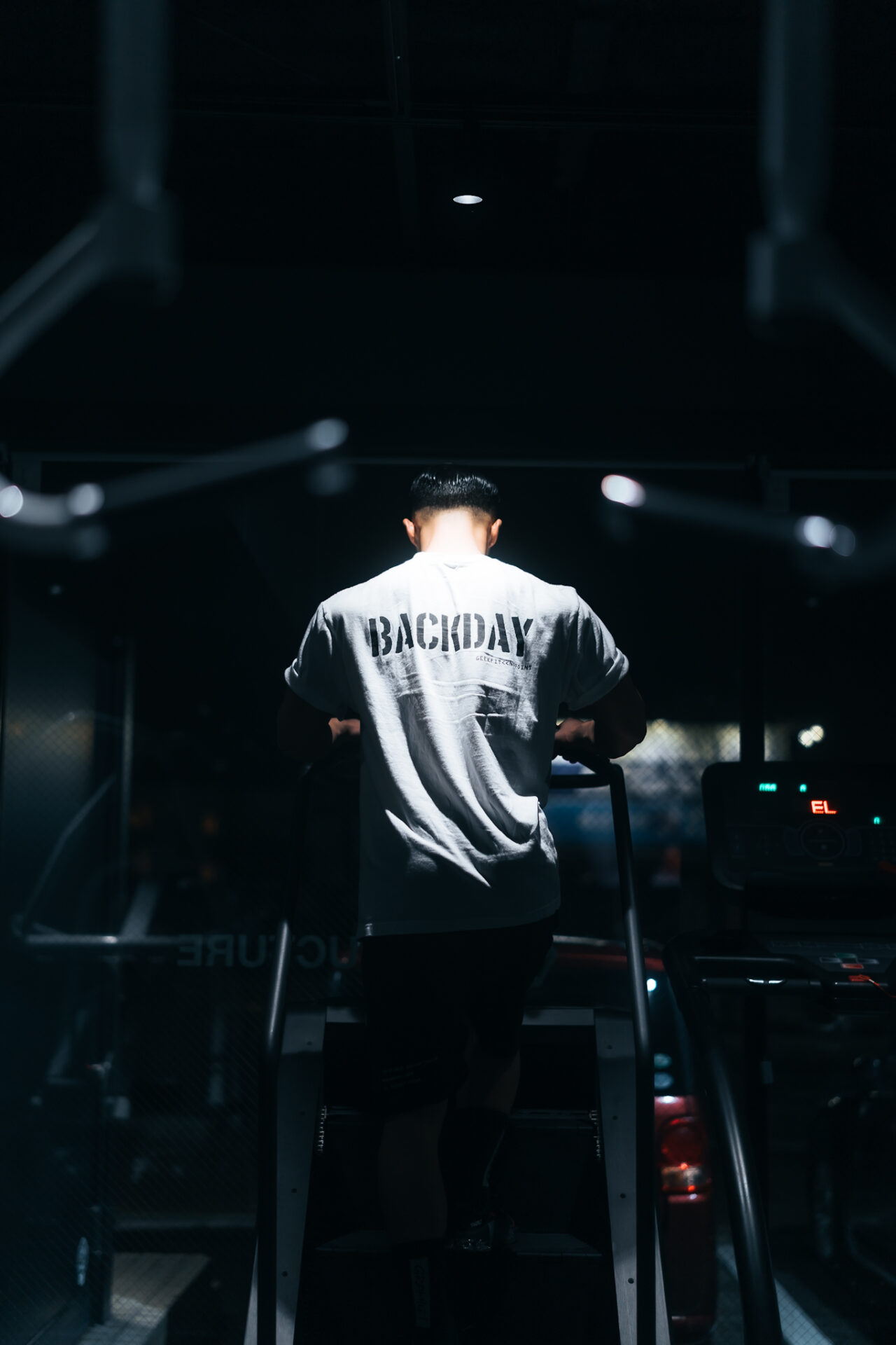 座りすぎは筋トレ効果を下げる？歩かない生活が体を変えにくくする理由｜新潟市の24時間ジム GEEKFIT. MEIKE